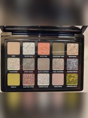 Adept RHNULL Eyeshadow Palette